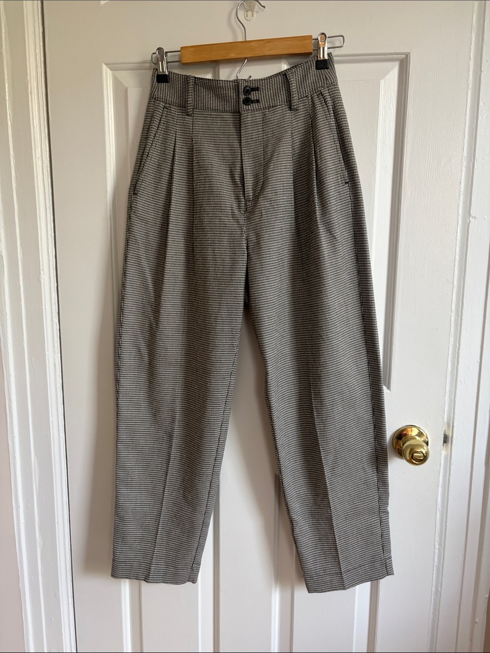 Madewell Barrel-Leg High-Waist Houndstooth Trousers